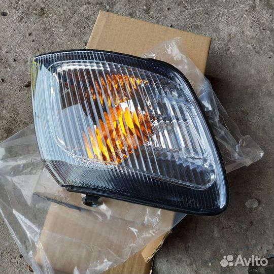 Габарит правый и левый Toyota Ipsum 95-98