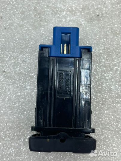 Кнопка подогрева сидений Toyota Corolla E180/E181