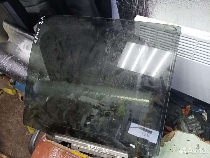 Стекло двери заднее левое Toyota Yaris 2005-2012