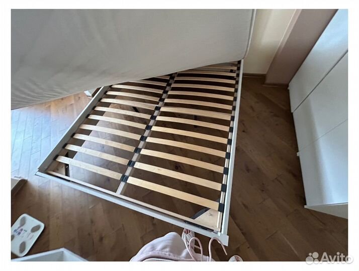 Двухспальная кровать с матрасом 200х160