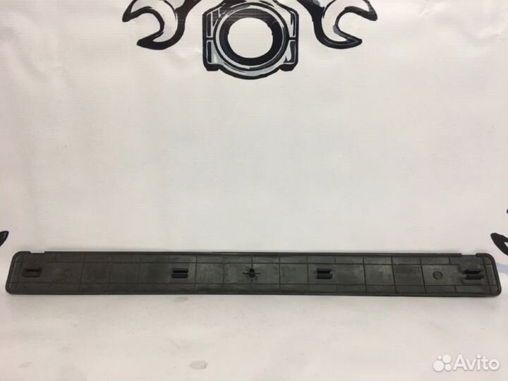 Накладка порога внутренняя передняя левая