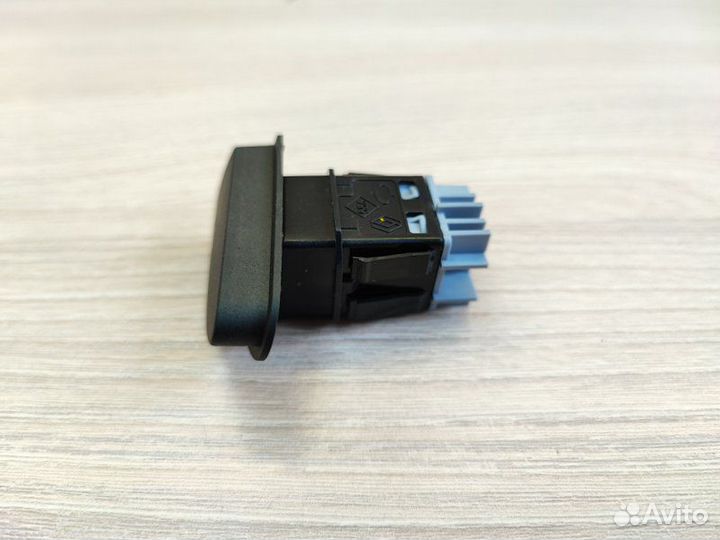 Кнопка центрального замка LADA X-Ray