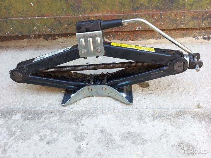 Домкрат винтовой