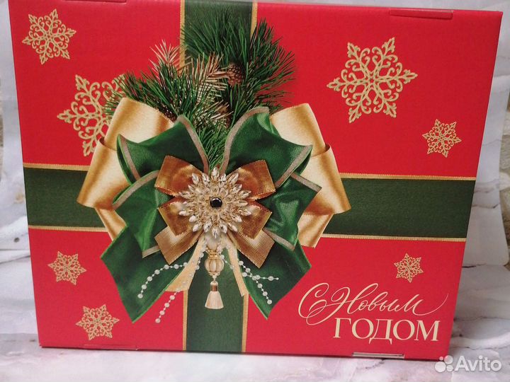Коробка подарочная новогодняя