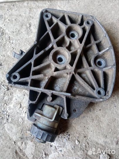 Кронштейн кпп Opel Astra H Z16XER 2007