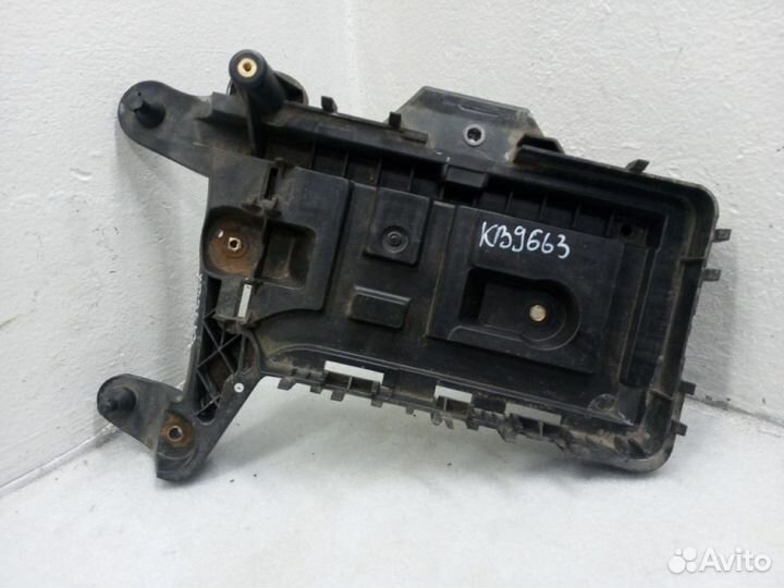 Площадка под акб skoda yeti