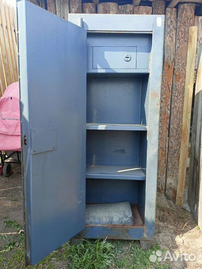 Сейф большой