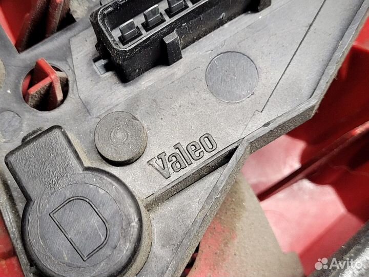 Фонарь задний правый на toyota Avensis T220