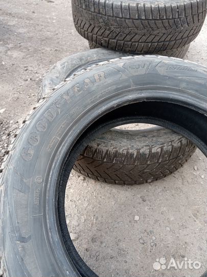 Goodyear UltraGrip Ice 225/60 R18 104T