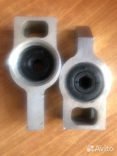 Подушка двигателя Passat b7