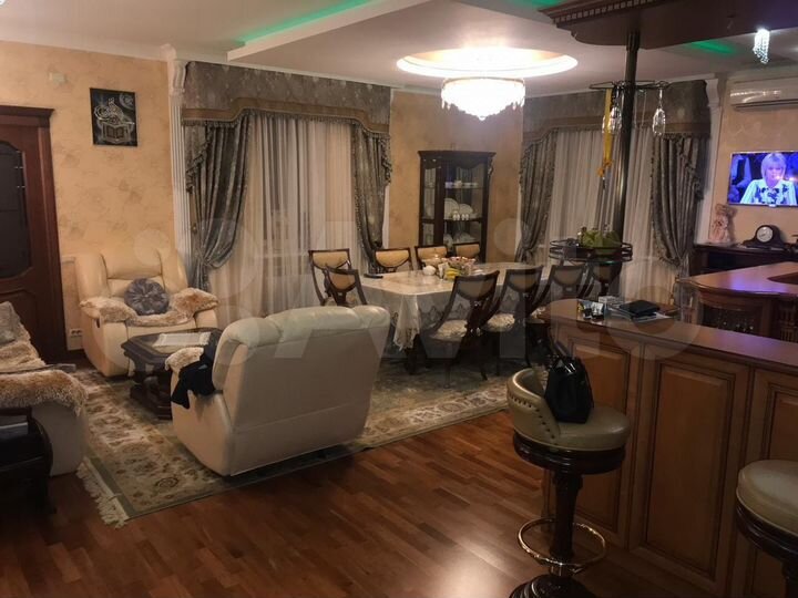 4-к. квартира, 141 м², 4/9 эт.