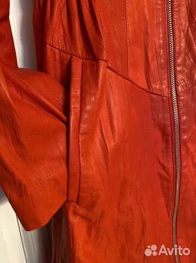 Плащ красный