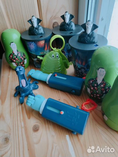 Игрушки из Макдональдс Монстры на каникулах