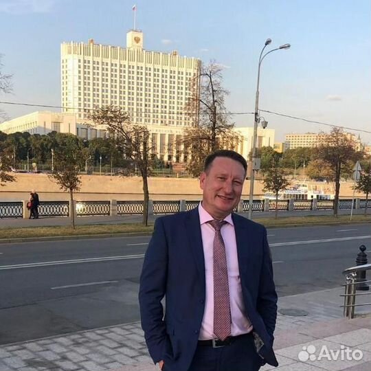 Водитель на личном легковом автомобиле