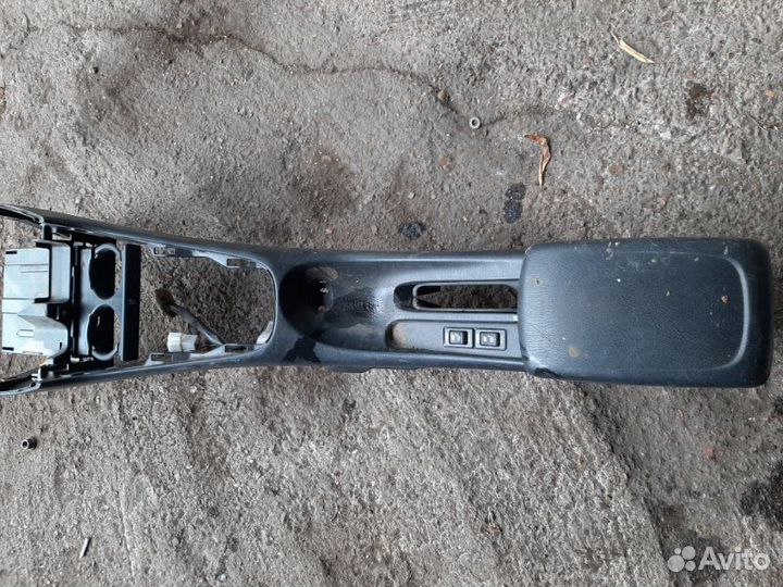 Консоль между сидений Nissan Almera N16 N16 QG15DE