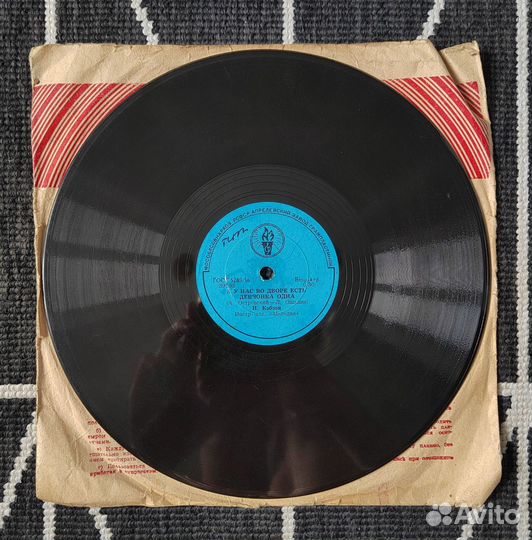 Иосиф Кобзон - А У Нас Во Дворе Есть Девочка Одна