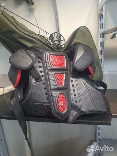 Нагрудник CCM U+crazy light PRO SR