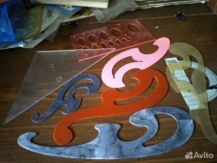 Лекало, черчежные линейки, тубус для черчежей