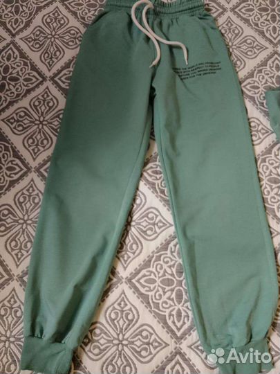 Продам спортивные костюмы для девочек