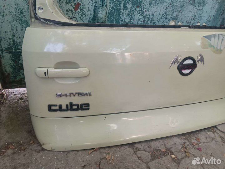 Дверь багажника Nissan cub z11
