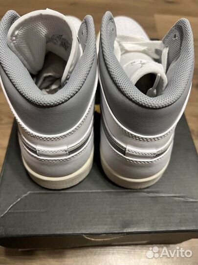 Кроссовки Air Jordan 1 Mid Neutral Grey(оригинал)