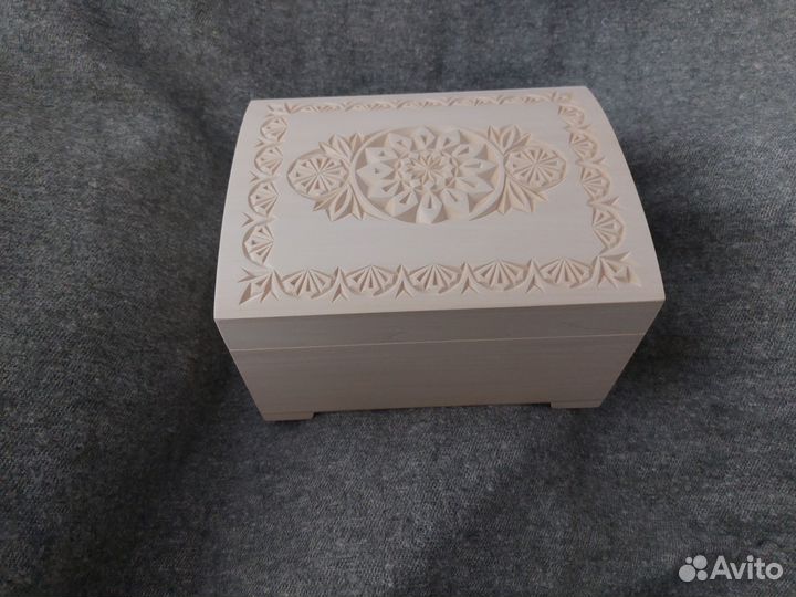 Резные деревянные шкатулки для творчества