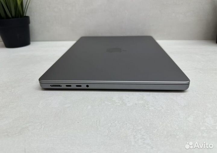 MacBook Pro 14