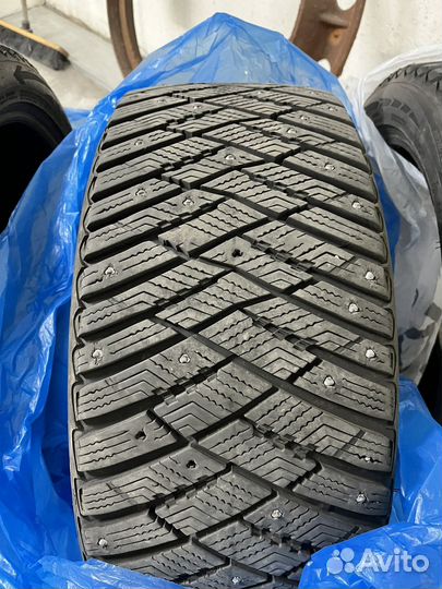 Goodyear Ultra Grip Ice Arctic 2 235/45 R17