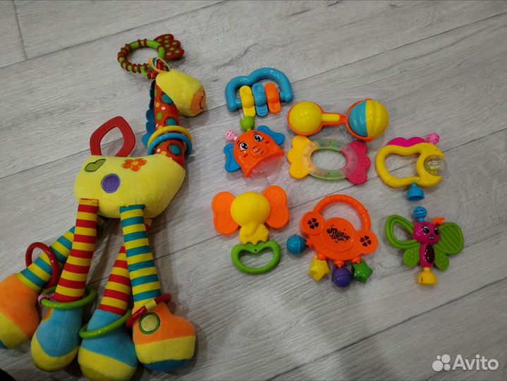 Набор детских погремушек,грызунков с кейсом