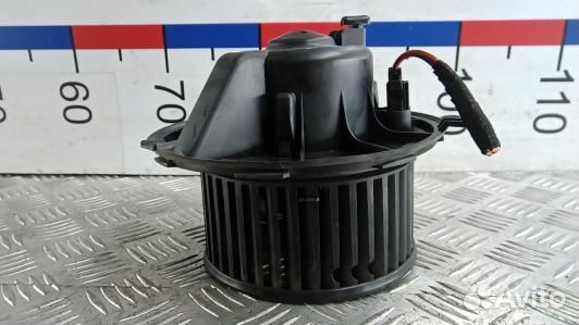 Моторчик печки skoda yeti 1 (SBR16KK01)