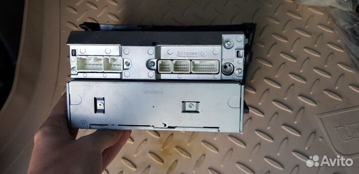 Продам штатную магнитолу на Toyota Rav-4