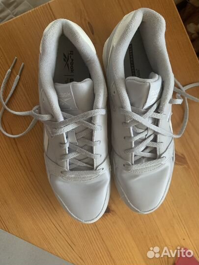 Кроссовки женские