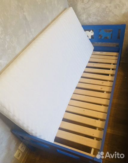 Детская кровать IKEA с матрасом и бортиком