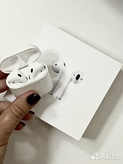 Беспроводные наушники apple airpods