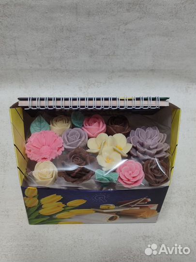 Подарок, шкатулка -планер с шоколадными цветами