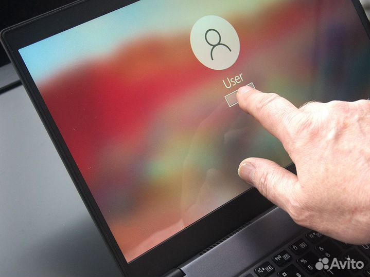 Fujitsu LifeBook U938 i7 8650U топовый и оч легкий