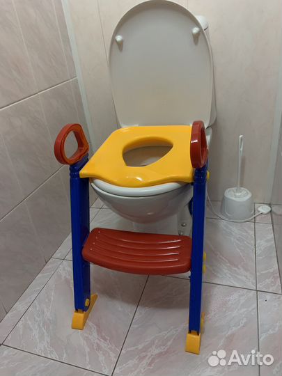 Детское сиденье на унитаз со ступенькой