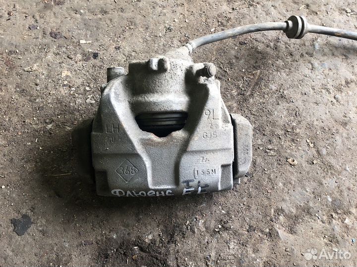 Renault fluence Суппорт