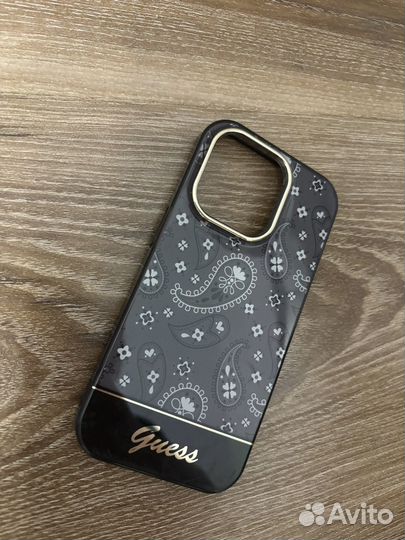 Чехол на iPhone 14 pro guess