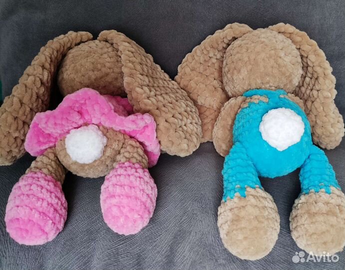 Плюшевый вязаный заяц