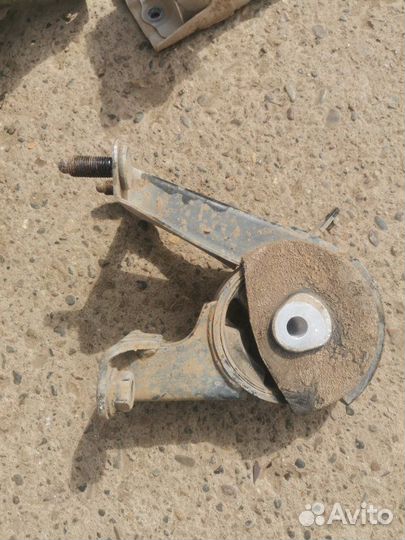 Подушка двигателя задняя Toyota Corolla 150 1ZR-FE