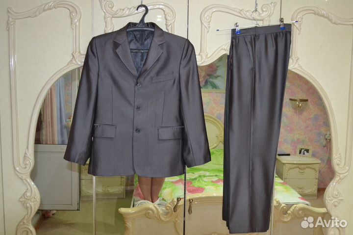 Костюм 42р. серый