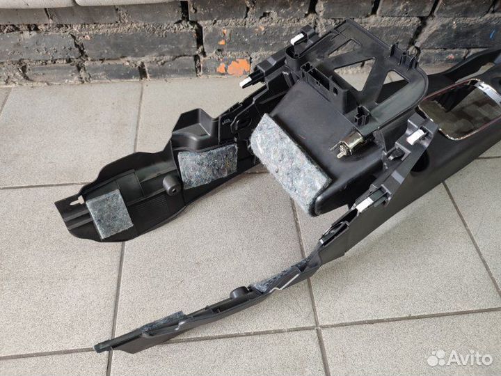 Консоль между сидений Mitsubishi Outlander