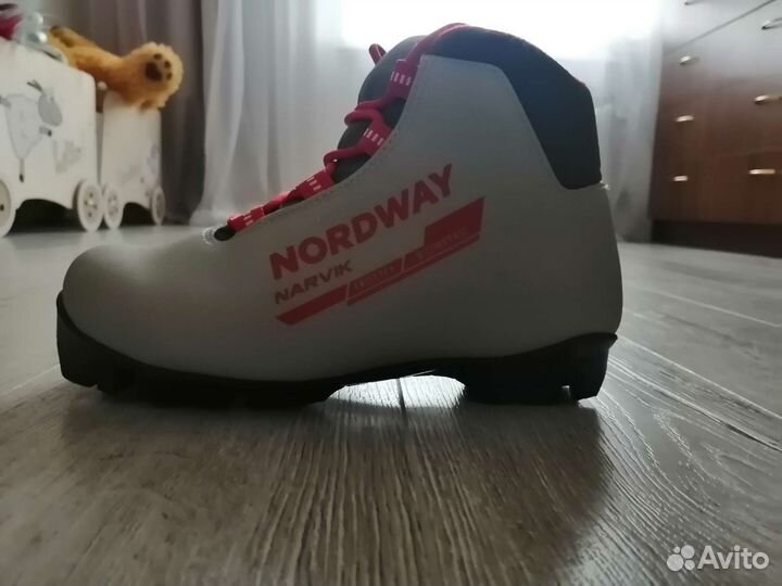 Лыжные ботинки