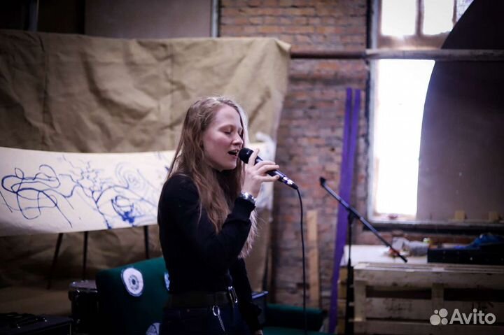 Уроки вокала и игры на фортепиано