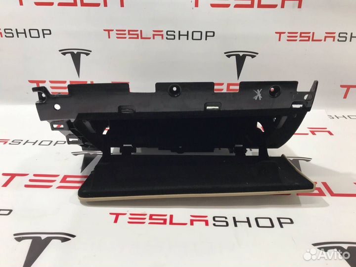 Бардачок Tesla Model S 2013 1035104-00-B