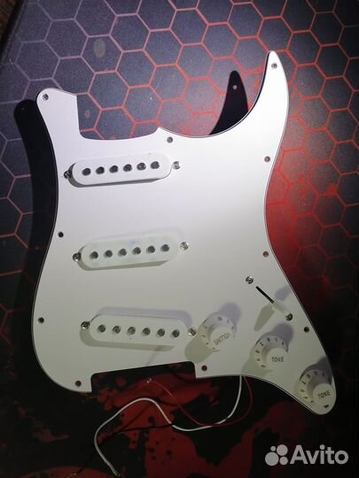 Пикгард stratocaster SSS (торг)