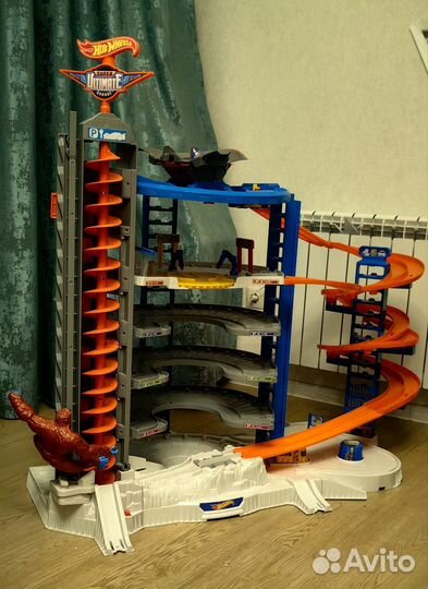 Трек парковка для 140 машинок hot wheels