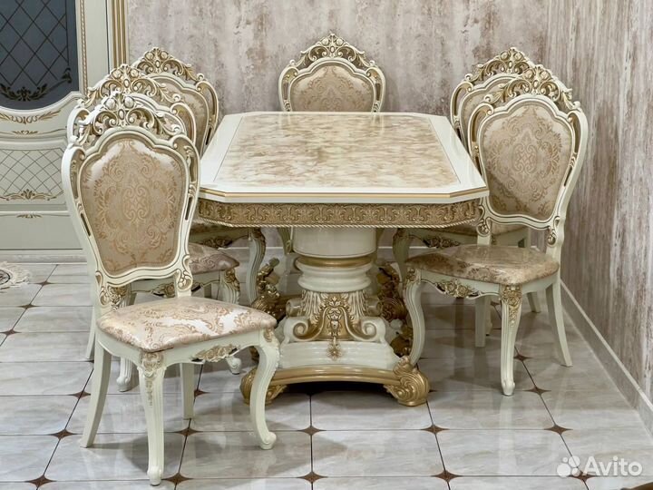 Стол со стульями