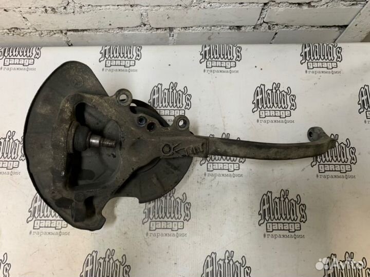 Кулак поворотный передний левый Mercedes-Benz